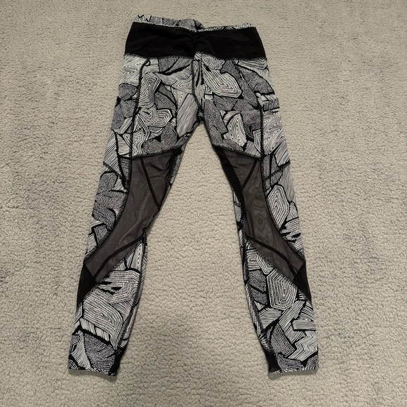 LULULEMON Pace Rival Crop Dottie Tribe Leggings Size 6 Inseam 25" Black White - Picture 2 of 10